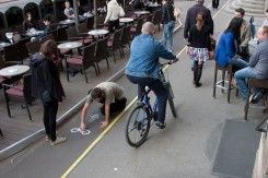 Simulacija "staze" koja je trenutno u izradi na pločniku Savskoj/ Foto: Sindikat biciklista