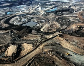 adbusters_blog_tar-sands_s.jpg