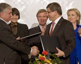 davutoglu_nalbandian.jpg