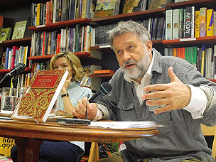 Foto: Rastko Močnik - retorika ljudskih prava je ustvari discipliniranje društva, pri čemu svi sudjeluju u tom discipliniranju, jer ako ne surađuju, izbačeni su iz sistema, gube stan, i prije ili kasnije završe ispod mosta