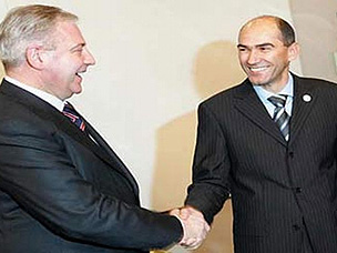 Foto: <strong>Sanader</strong> i <strong>Janša</strong>, režiseri hrvatsko-slovenskih pograničnih trzavica