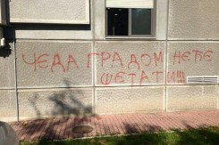 parada_ponosa_prijeteci_grafit_foto_twitter_kenan_hajdarevic.jpg