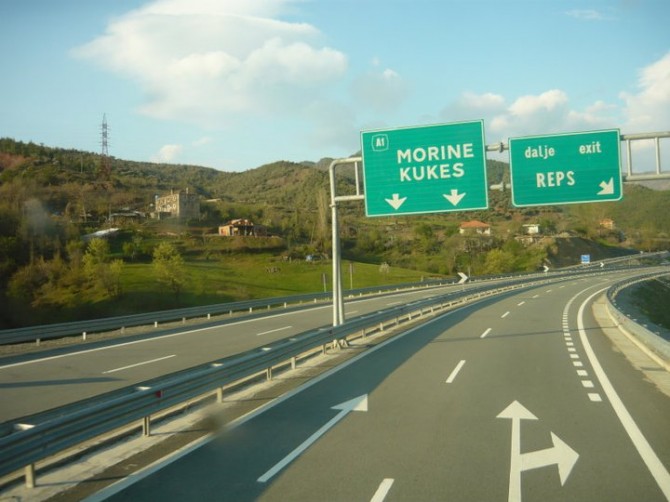 Kosovski dio trase buduće autoceste još nije gotov, ali su se troškovi u
odnosu na planirane povećali za najmanje 500 milijuna eura. (Foto: Wikipedia)<br>