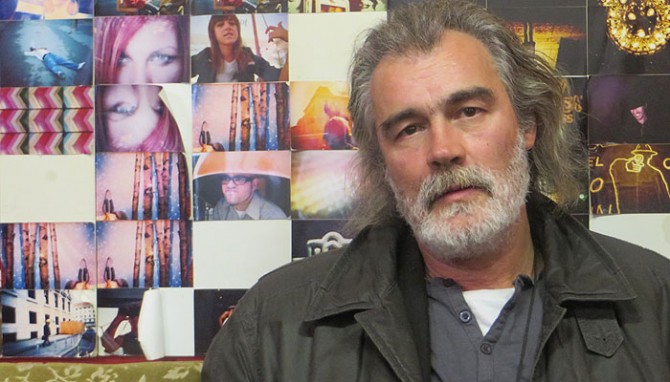 Viktor Ivančić: "Ja nisam protivnik liberalne demokracije. Naprotiv. Ono što smatram
prevarom je da se kompletan demokratski život svede na izborni ritual
gdje ćemo jednom u četiri godine legitimirati garnituru krvopija koja će
nam potom uskratiti svaku mogućnost sudjelovanja u javnom odlučivanju."