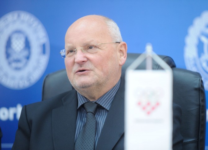 Zlatko Mateša, bivši Tuđmanov premijer, poznat po niskom pragu tolerancije spram autoritarnih režima. (Foto: Daniel Kasap, Hina)<br>