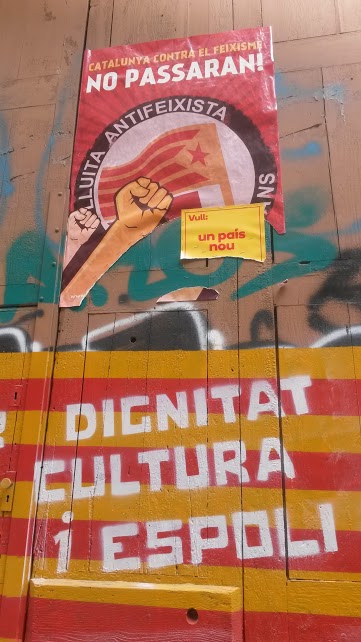 Dignintat- Katalonija protiv fašizma. Barcelona je puna plakata i
naljepnica koje pozivaju na borbu protiv fašizma i kapitalizma.