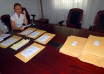 Fotografiranje glasačkih listića odvijalo se pred budnim očima DIP-ovih službenica. (Foto: t.g.)<br>