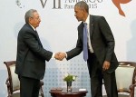 Rukovanje Obame i Raula Castra na samitu Organizacije Američkih Država u Panami/ Screenshot Fox News