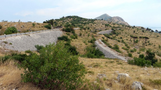 Ruta "Ćire" vidljiva s ceste Trebinje-Dubrovnik