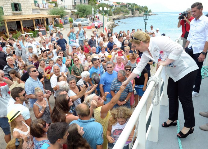 Sustavno izbjegava mjesta gdje vlada SDP. Ide u Sućuraj, ali ne ide u veće i poznatije SDP-ove Jelsu i Hvar. (Foto: Filip Širanović, Hina)<br>