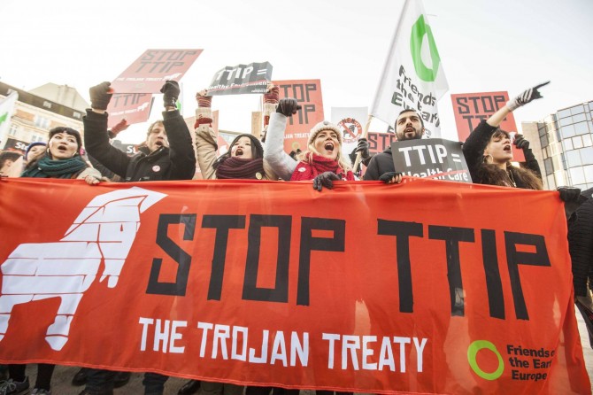 Jedan od brojnih prosvjeda protiv TTIP-a, Foto: FOE Europe