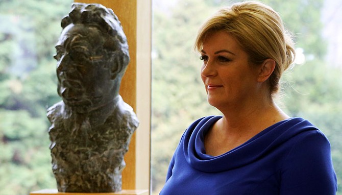 Kada je predsjednica optužila manjine za povećanu nesnošljivost u
društvu, ona je, budući da govori s pozicije najviše političke moći, u
svom odgovoru prenijela i poruku da legitimnu političku debatu, izraze
svojih političkih neistomišljenika, smatra govorom mržnje. (Foto: Dario Grizelj, Hina)<br>