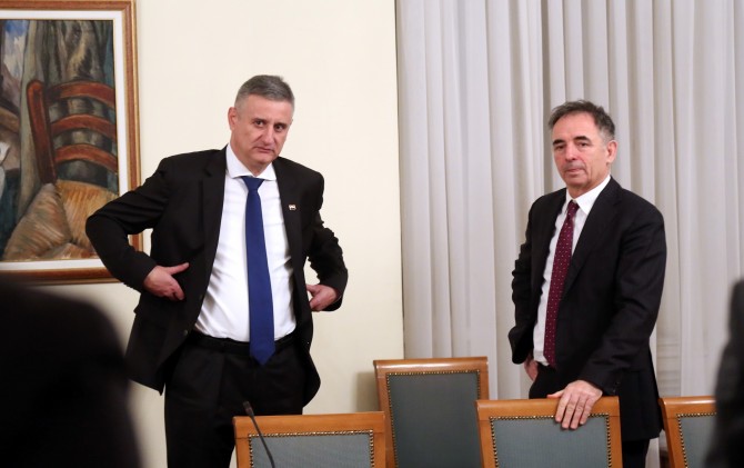 Oni koji govore o totalitarizmu nemaju svijest da im taj govor ne daje za pravo da hodaju u čizmama drugog totalitarizma, i to po tlu demokratskih tekovina koje smo teško izborili. (Foto: Damir Senčar, Hina)