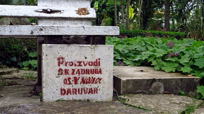 Osnovnu školu Ostrog okružuje botanički vrt