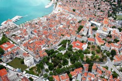 split_center_foto_wikimedia_commons_copy12905.jpg