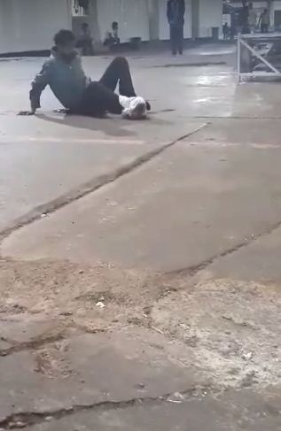 Ali s osakaćenom nogom, iz videa koji je snimio Khaled