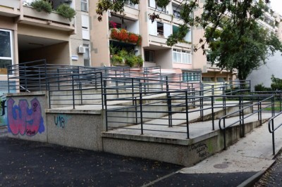 Rampa u Travnom, ilustracija arogancije gradskih struktura