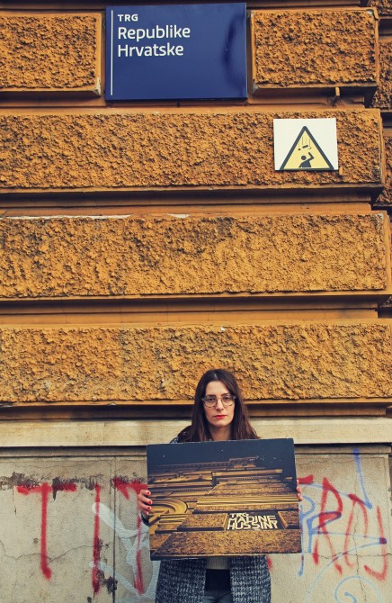<p>"U čast malenoj Madini, jer politike ne smiju određivati da je nečiji život manje vrijedan i jer država ne smije zataškavati zločin za koji je odgovorna. Da ne dopustimo da nasilje (p)ostane normala." Sara Kekuš, CMS, Inicijativa Dobrodošli i MAZ</p>