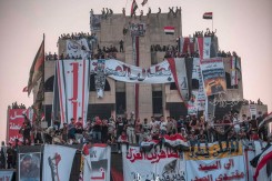 Prosvjednici su okupirali staru zgradu Turskog restorana na trgu Tahrir, s koje su ih početkom listopada gađali snajperisti. (Foto: Mohammad Aladdin)