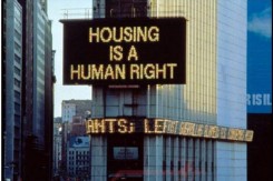Foto: Jenny Holzer, Housing is a human right, 1989., Times Square